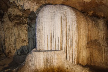 Внутри пещеры Tham Lod. Окрестности Пая, Таиланд.