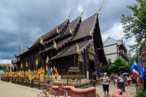 Деревянный вихан Wat Phan Tao