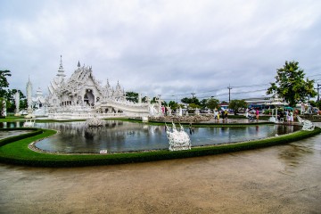Общий вид на Белый храм - Wat Rong Khun