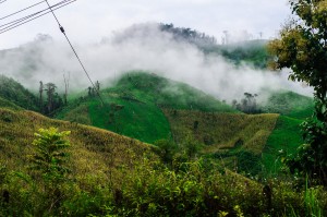 Hills And Clouds (Дороги Лаоса. Из Бокео в Луангпхабанг.)