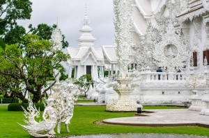 Жаль только что в тот день небо тоже было белым. (Белый храм или Wat Rong Khun. Чианг Рай, Таиланд.)