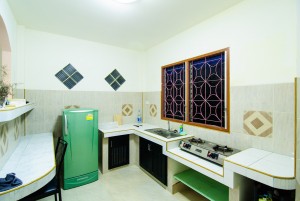 My First Rented House Kitchen From Bathroom (Обычный арендный тайский односпальный домик.)