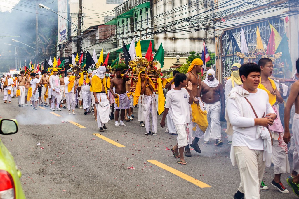 Религиозная процессия во время Вегетарианского фестиваля на Пхукете.