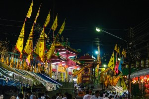 Phuket Vegeterian Festival Report Jui Tiu Shrine (Вечерний ритуал прощания с богами и шествие.)