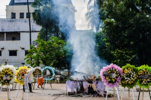 Cremation In Wat That Foon Vientianne (Wat That Foon и ритуальная кремация усопшего.)