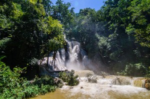 Kuang Si Waterfall Overview (Водопад и медвежий заповедник Kuang Si, Луанг-Прабанг, Лаос.)