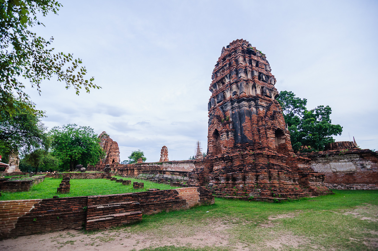 Храм Wat Maha That и его территория