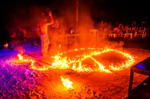 Phi Phi Fire Show Peace Sign (Вечернее фаер-шоу на острове Пи-Пи Дон.)
