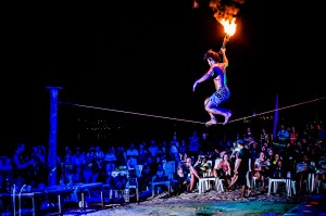 Phi Phi Fire Show Rope Balancer (Вечернее фаер-шоу на острове Пи-Пи Дон.)