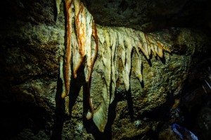 Stalaktites Inside Of Pra Phetch Cave (Рафт-хаус Putawan и озеро Чео Лан.)