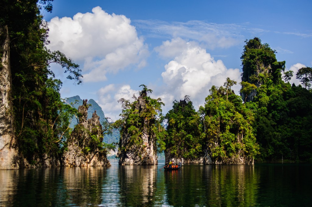 Тайский Гуйлинь, основная достопримечательность озера Чао Лан.