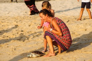 20 Th Annual Turtle Release 14 (20-й ежегодный выпуск морских черепах в море.)