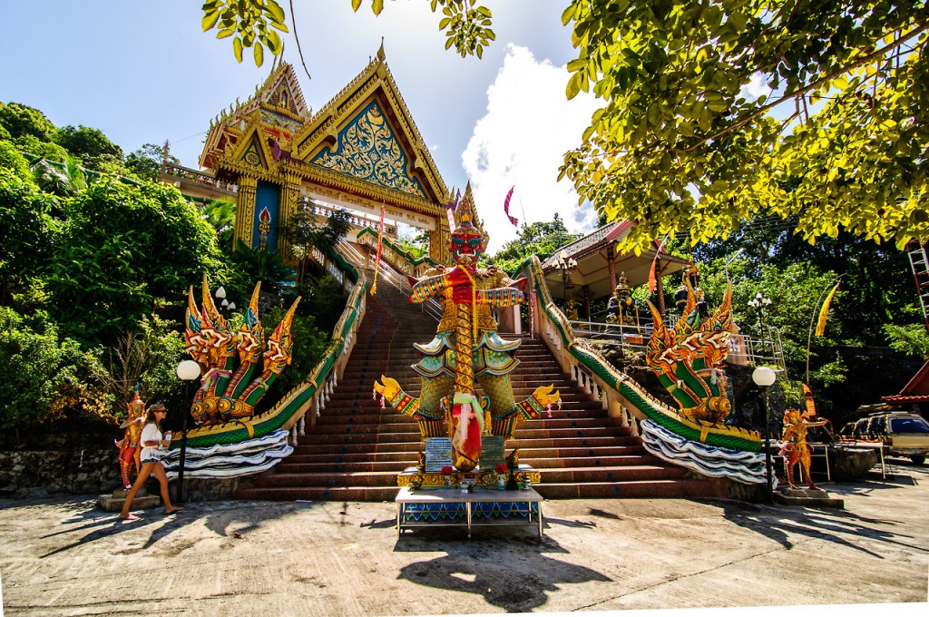 Лестница к храму Khao Rang.