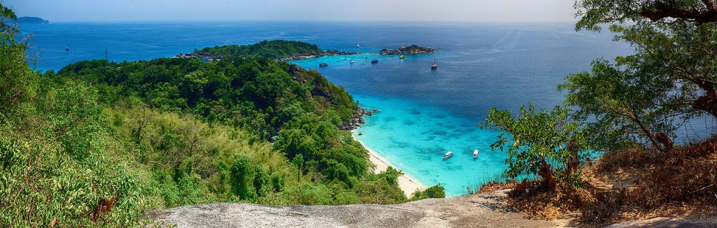 Панорама со смотровой площадки Koh Miang, Similans (Симиланские острова, Koh Miang и скала Парус.)