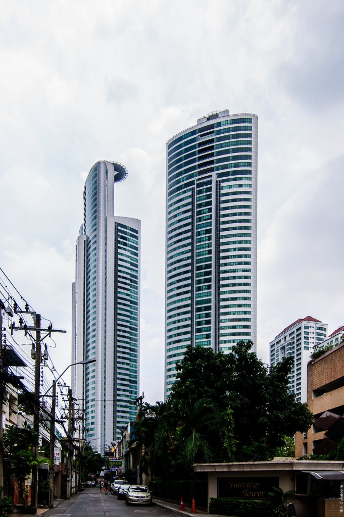 Небоскрёбы Бангкока (Парк Benjakiti и улицы Бангкока.)
