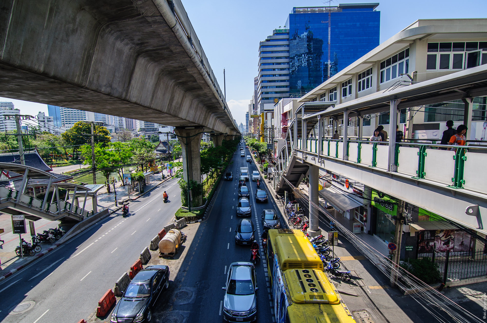 Камеры бангкока. Дороги Бангкок Бангкок дороги. Бангкок улицы. Тайланд Бангкок улицы. Мост Саторн Бангкок.