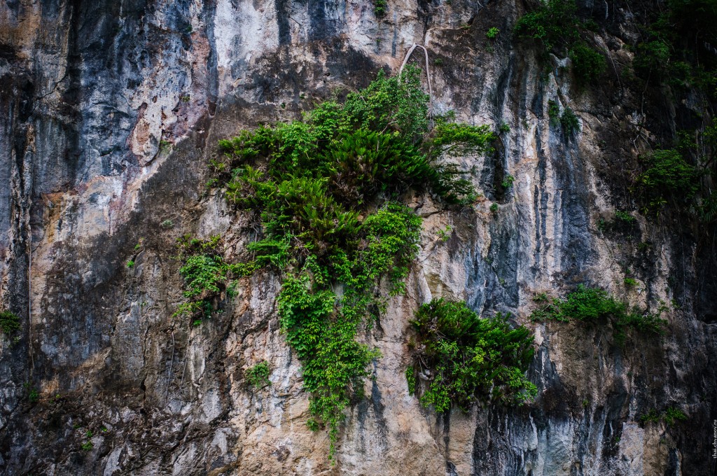 Скалы, окружающие Чао Лан
