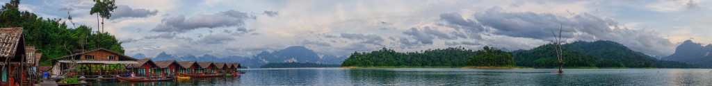 Панорама озера Чео Лан и плавучего отеля Keereewarin.