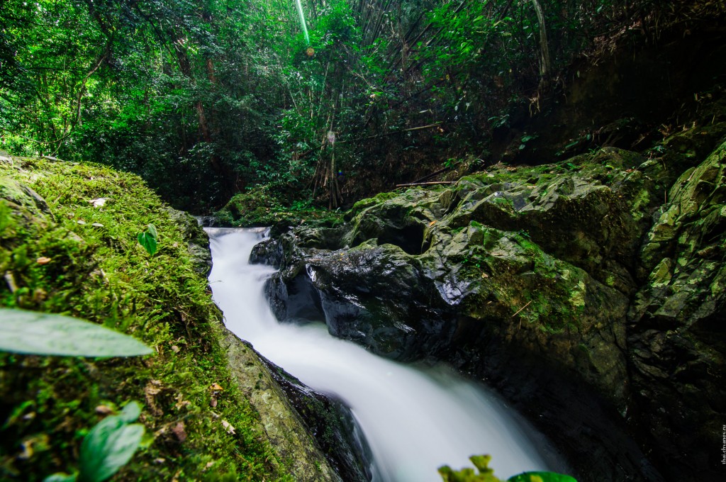 Один из порогов водопада Ton Tai.