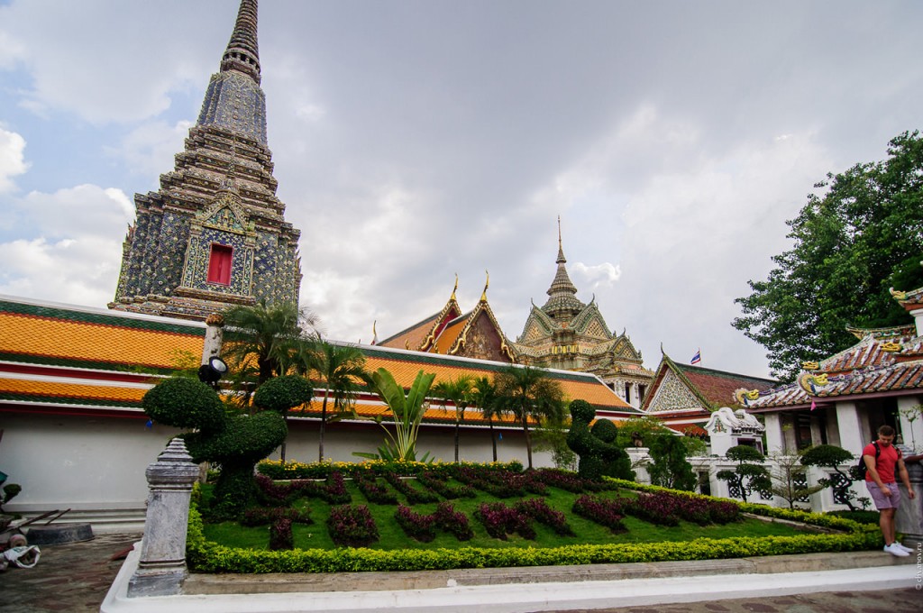 Территория храма Ват Пхо.