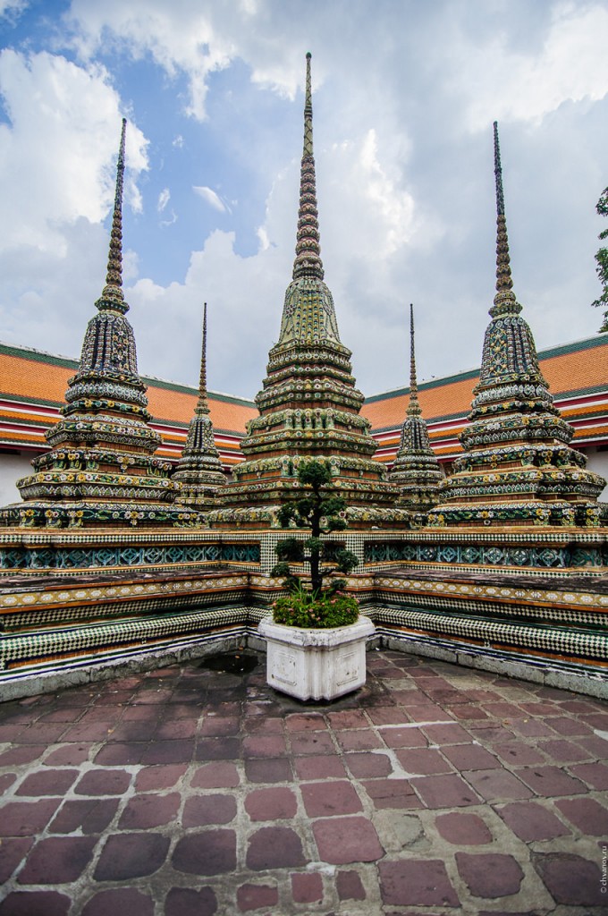 Королевские ступы в храме Wat Pho.