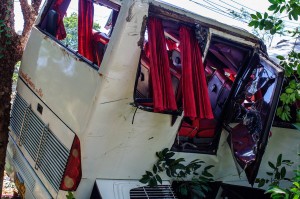 bus-crash-kata-chalong-phuket-24 (Авария автобуса на перевале Ката — Чалонг.)