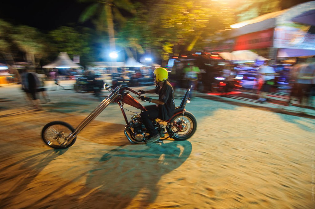 21-й Phuket bike week 2015. Байкер на кастоме.
