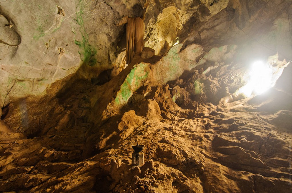 "Тёмная пещера" храма Wat Suwah Kuha