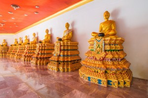 Сидящие Будды в храме Wat Bang Riang (Wat Bang Riang (он же Wat Rat Upatham))