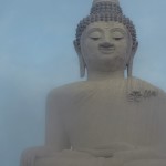 Большой Будда в облаке.