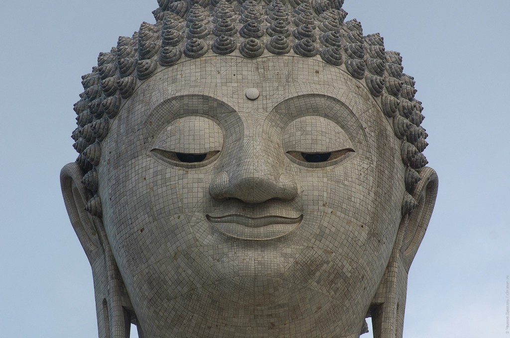 Портрет Большого Будды на Пхукете.